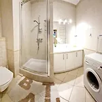 Apartment Z Garazem *